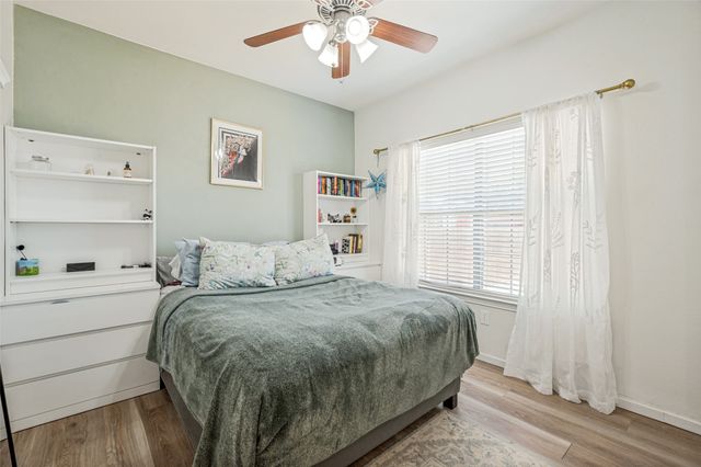 100 S Lakeview Drive, Lake Dallas, TX 75065