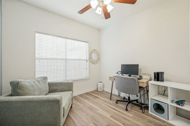 100 S Lakeview Drive, Lake Dallas, TX 75065