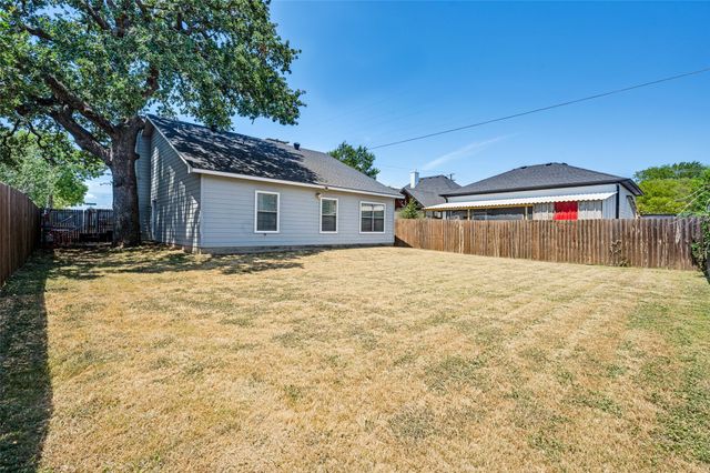 100 S Lakeview Drive, Lake Dallas, TX 75065