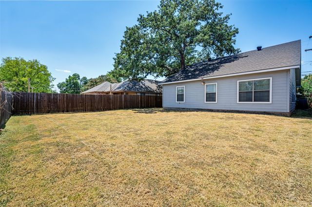 100 S Lakeview Drive, Lake Dallas, TX 75065