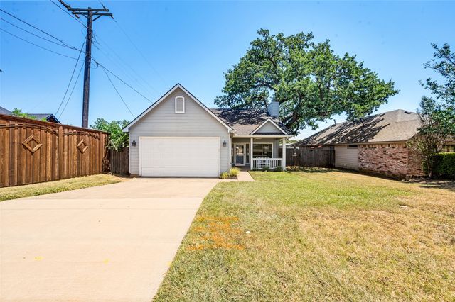 100 S Lakeview Drive, Lake Dallas, TX 75065