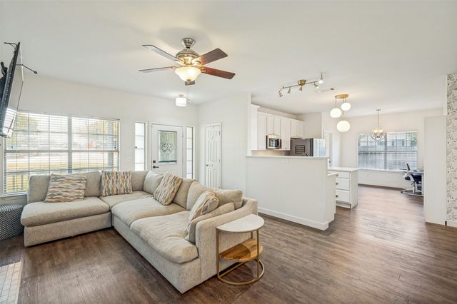 100 S Lakeview Drive, Lake Dallas, TX 75065