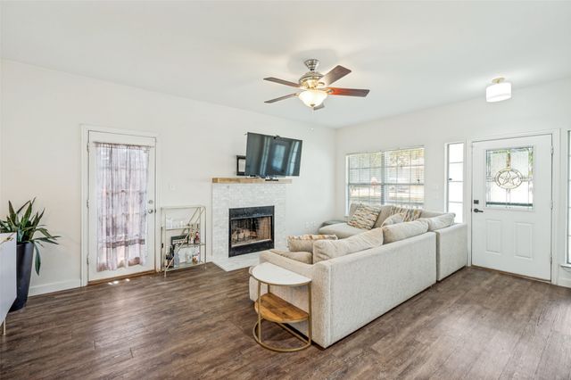 100 S Lakeview Drive, Lake Dallas, TX 75065
