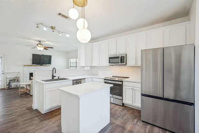 100 S Lakeview Drive, Lake Dallas, TX 75065