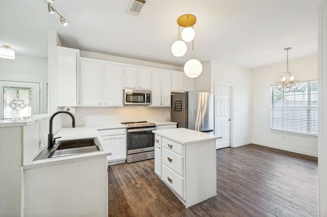 100 S Lakeview Drive, Lake Dallas, TX 75065