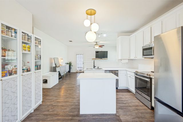 100 S Lakeview Drive, Lake Dallas, TX 75065