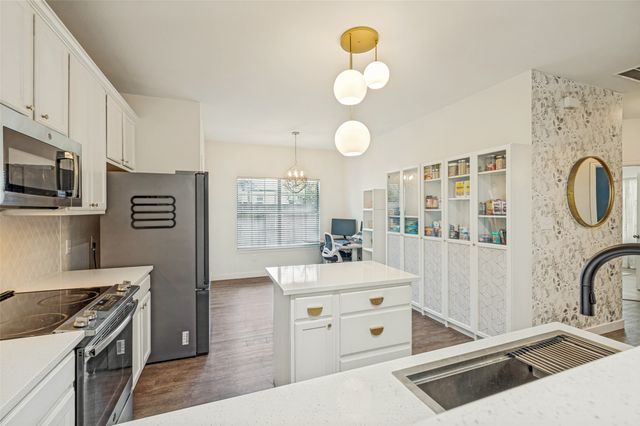 100 S Lakeview Drive, Lake Dallas, TX 75065