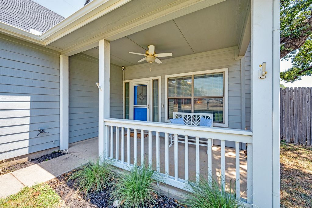 100 S Lakeview Drive, Lake Dallas, TX 75065