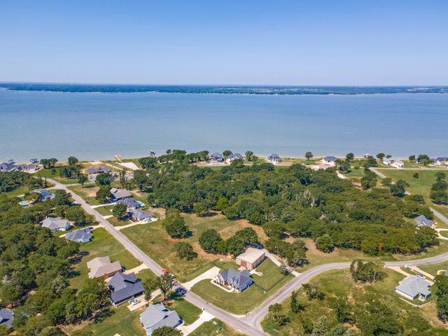 722 Clubview Drive, Mabank, TX 75143