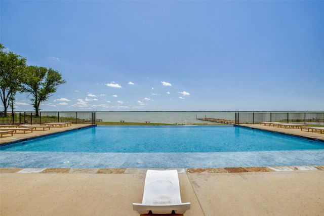 722 Clubview Drive, Mabank, TX 75143