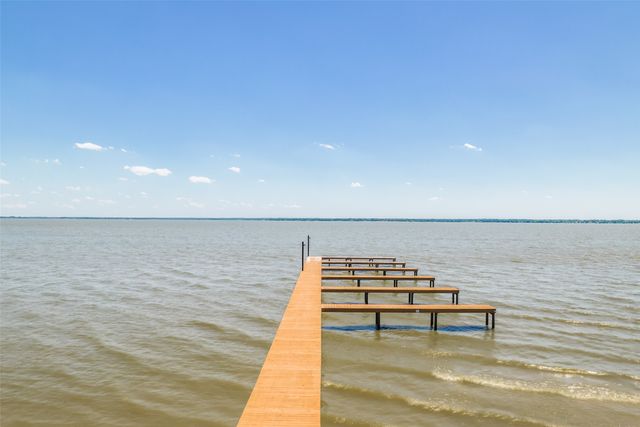 722 Clubview Drive, Mabank, TX 75143