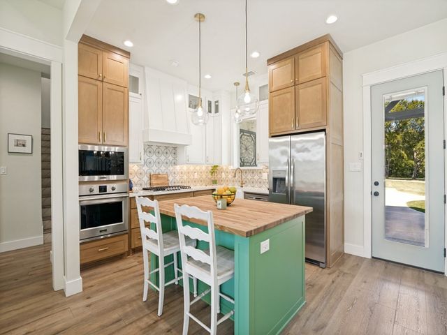 722 Clubview Drive, Mabank, TX 75143