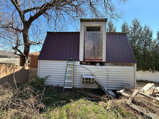 7109 Canterbury Avenue, St Louis, MO 63143