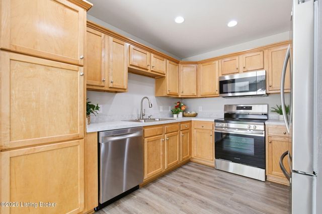 3707 Tuscany Valley Dr, Louisville, KY 40219