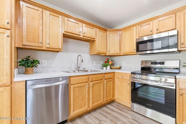 3707 Tuscany Valley Dr, Louisville, KY 40219