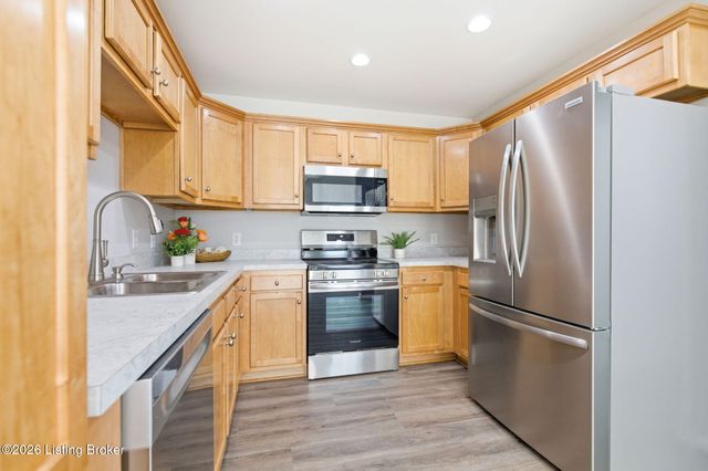 3707 Tuscany Valley Dr, Louisville, KY 40219