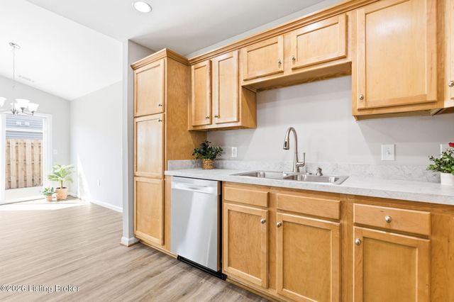 3707 Tuscany Valley Dr, Louisville, KY 40219