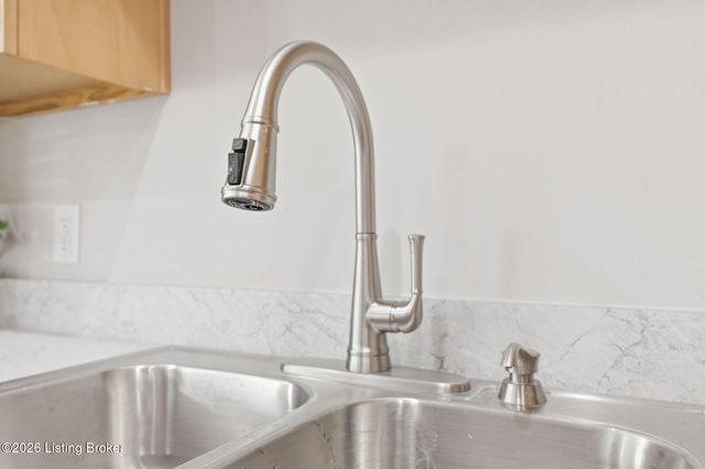 3707 Tuscany Valley Dr, Louisville, KY 40219