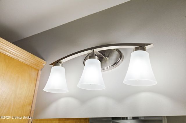 3707 Tuscany Valley Dr, Louisville, KY 40219