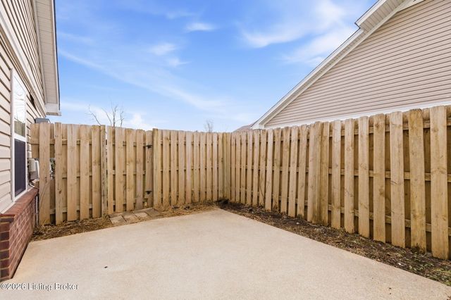 3707 Tuscany Valley Dr, Louisville, KY 40219