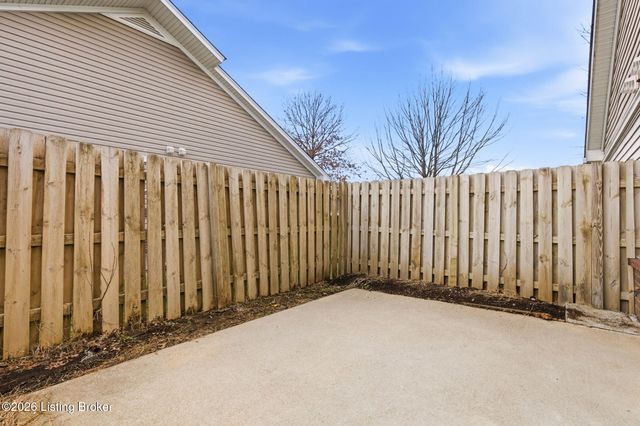 3707 Tuscany Valley Dr, Louisville, KY 40219