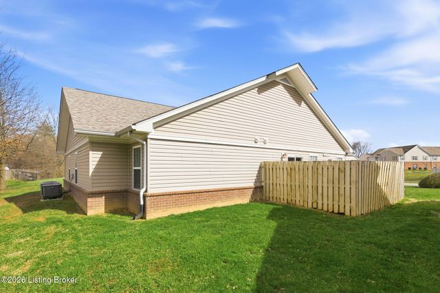 3707 Tuscany Valley Dr, Louisville, KY 40219