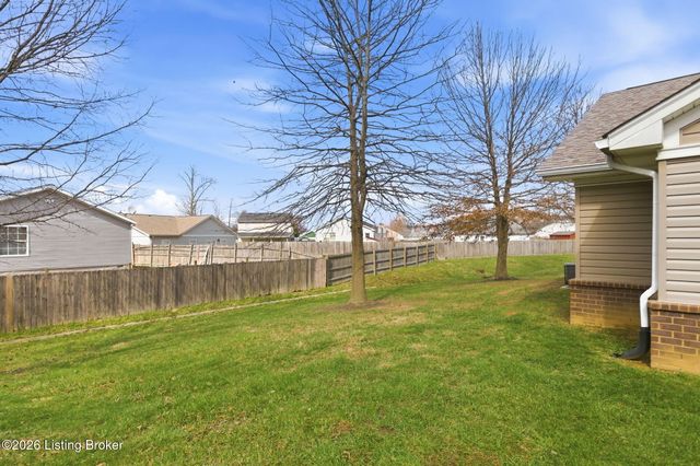 3707 Tuscany Valley Dr, Louisville, KY 40219