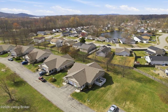 3707 Tuscany Valley Dr, Louisville, KY 40219