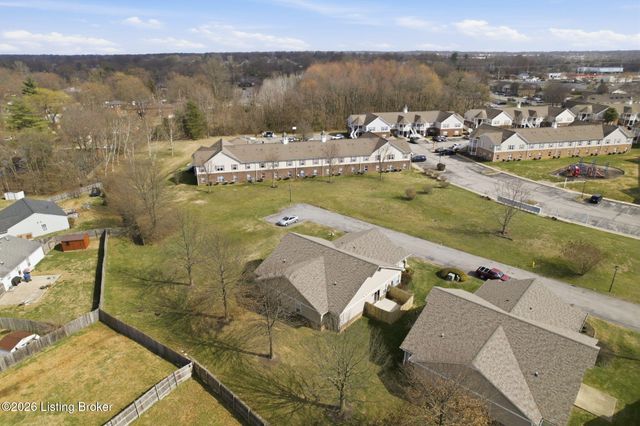 3707 Tuscany Valley Dr, Louisville, KY 40219