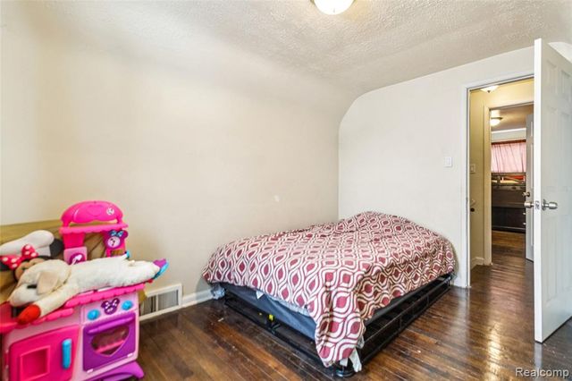 16240 Manning Street, Detroit, MI 48205