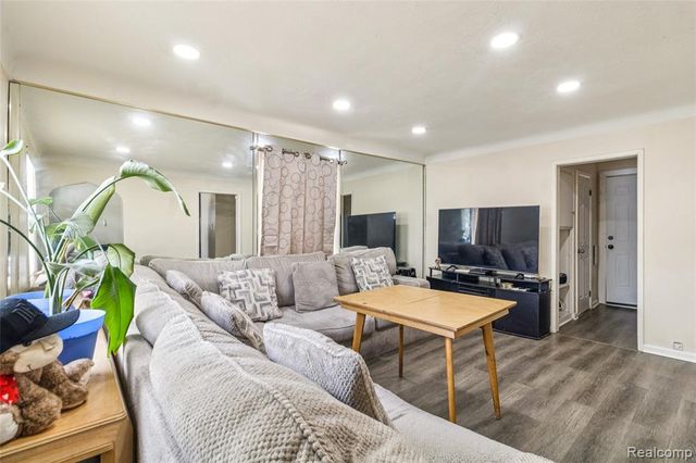 16240 Manning Street, Detroit, MI 48205