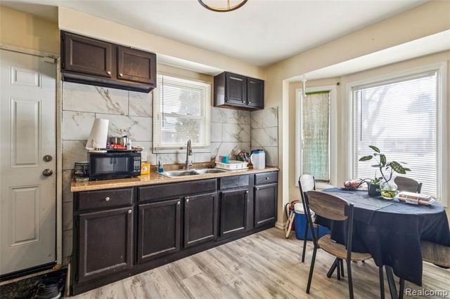 16240 Manning Street, Detroit, MI 48205