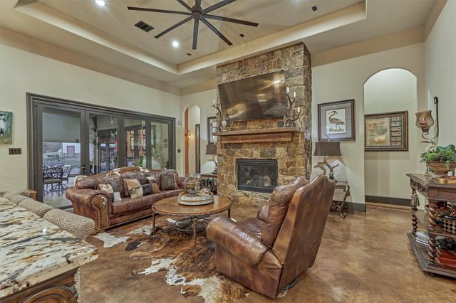 8794 Grand Lake Estates Drive, Montgomery, TX 77316