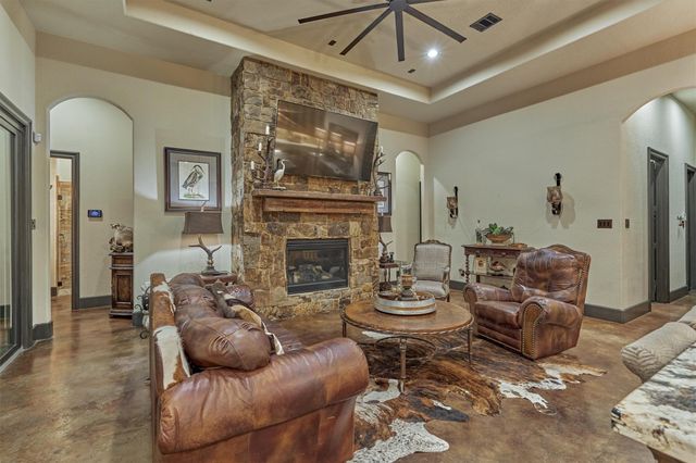 8794 Grand Lake Estates Drive, Montgomery, TX 77316