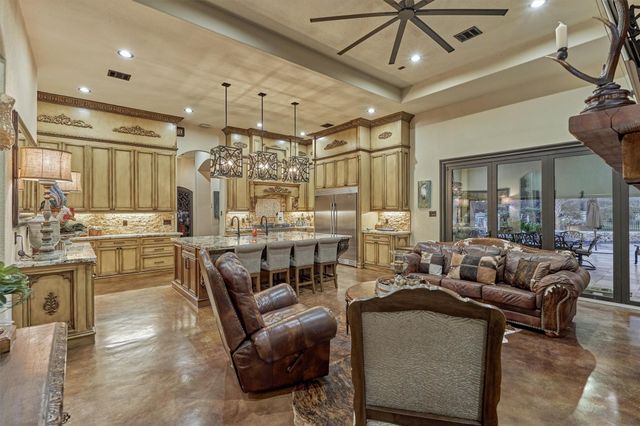 8794 Grand Lake Estates Drive, Montgomery, TX 77316