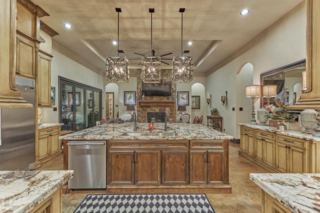 8794 Grand Lake Estates Drive, Montgomery, TX 77316