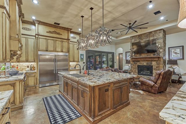 8794 Grand Lake Estates Drive, Montgomery, TX 77316