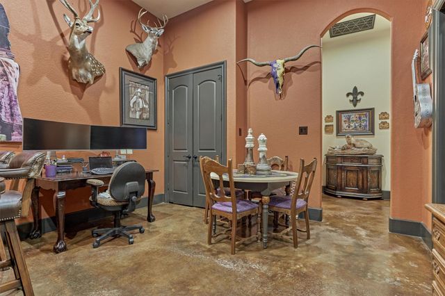 8794 Grand Lake Estates Drive, Montgomery, TX 77316