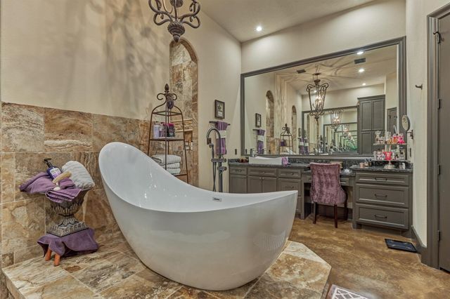 8794 Grand Lake Estates Drive, Montgomery, TX 77316