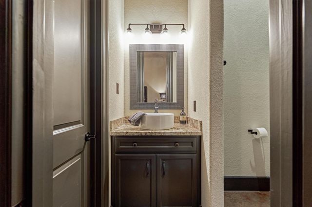 8794 Grand Lake Estates Drive, Montgomery, TX 77316