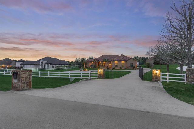 8794 Grand Lake Estates Drive, Montgomery, TX 77316