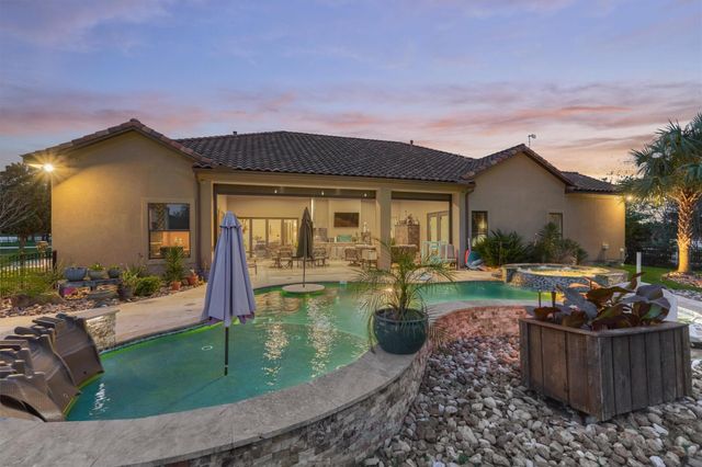 8794 Grand Lake Estates Drive, Montgomery, TX 77316