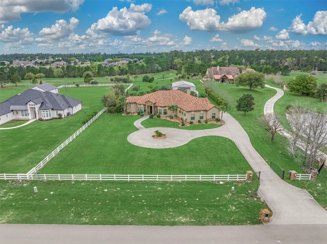 8794 Grand Lake Estates Drive, Montgomery, TX 77316