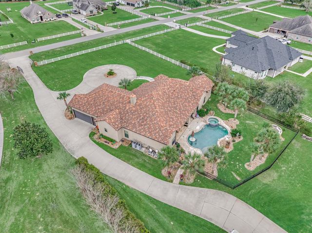 8794 Grand Lake Estates Drive, Montgomery, TX 77316