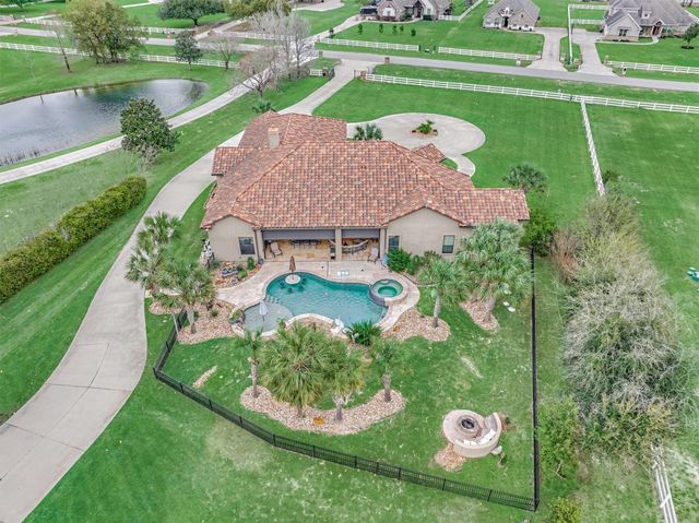 8794 Grand Lake Estates Drive, Montgomery, TX 77316