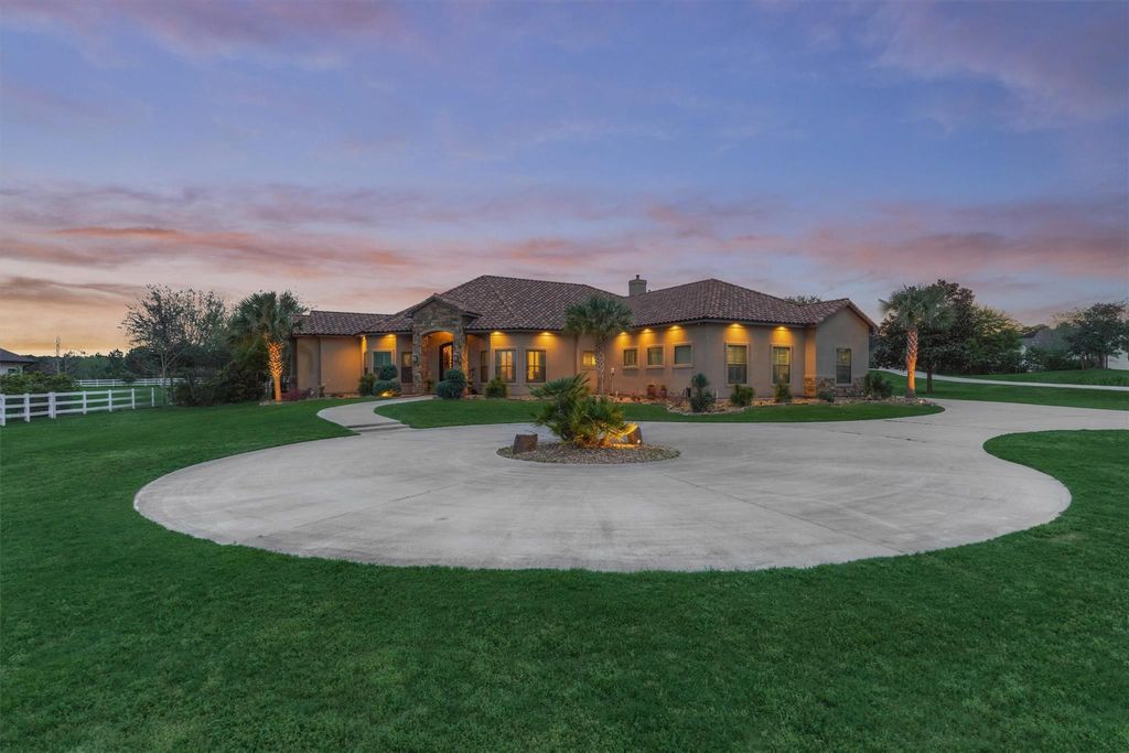 8794 Grand Lake Estates Drive, Montgomery, TX 77316