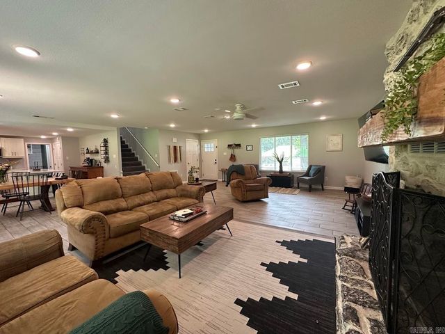 9 WHISPERING Drive, Alexander, AR 72002