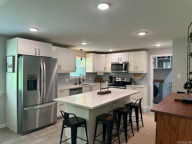 9 WHISPERING Drive, Alexander, AR 72002