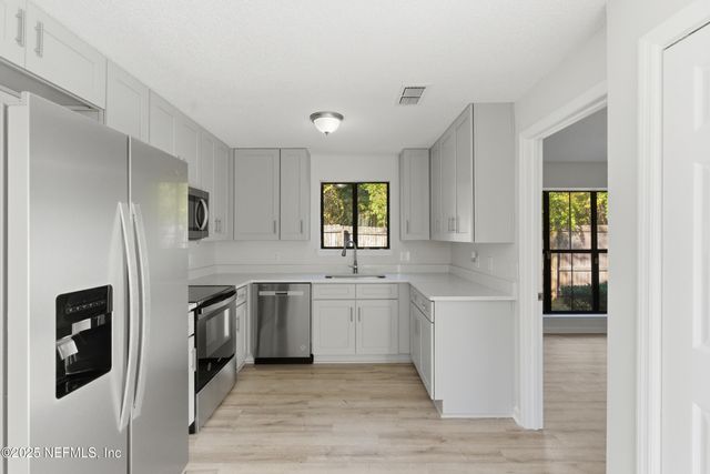 1701 WOOD HILL Place 1701, Jacksonville, FL 32256