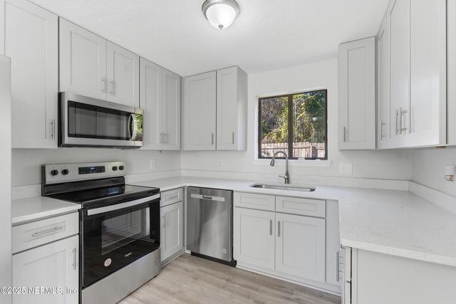 1701 WOOD HILL Place 1701, Jacksonville, FL 32256